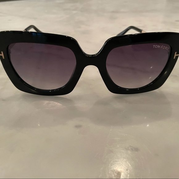 TOM FORD | oversized square sunglasses - Picture 8 of 16